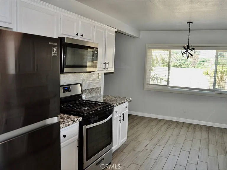 894 N Orange St — Photo 17