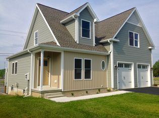 17 Newland Rd, Stillwater, NY 12170