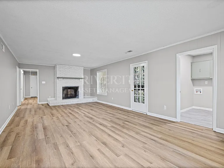 895 Brownlee Rd — Photo 12