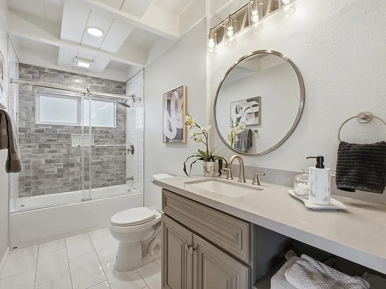 2323 Mastlands Dr — Photo 19