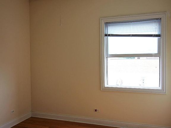 5th image of 2927 N Southport Ave #401