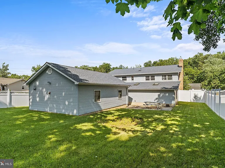 451 Century Vista Dr — Photo 3