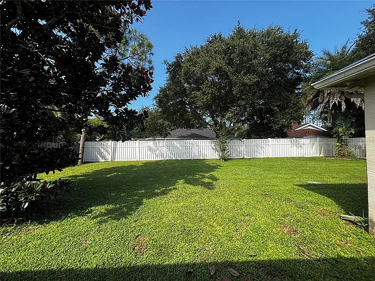 8 Botany Ln — Photo 14