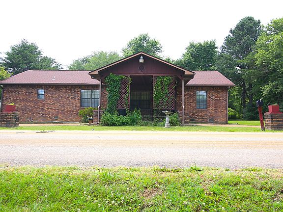 2nd image of 115 Lake Circle Dr