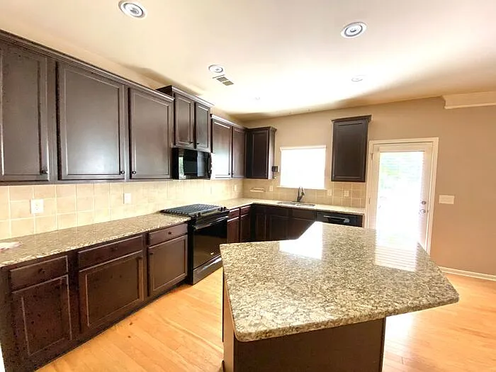 302 Montgomery Way — Photo 12
