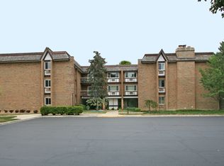 300 E Claymoor Rd #2C, Hinsdale, IL 60521