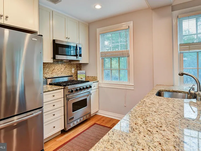 835 New Hampshire Ave NW — Photo 8