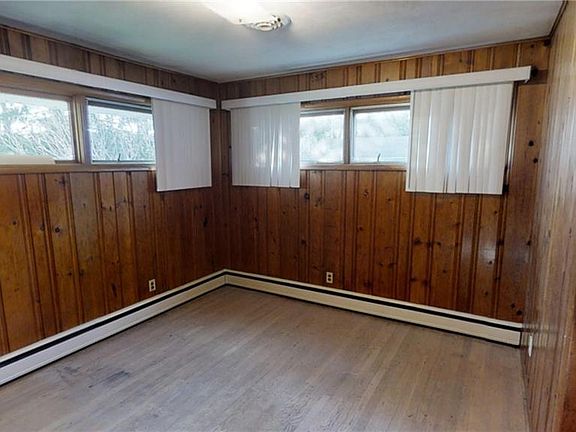 5th image of 36741 Bauerdale Ave