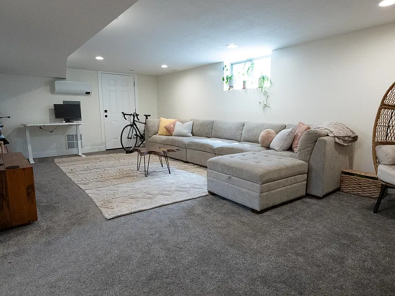 E Delia Dr — Photo 7