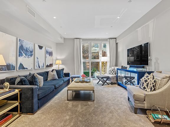 4th image of 6 Bedford St #Townhouse M