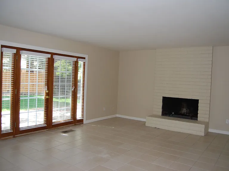 4935 Golden Springs Dr — Photo 5