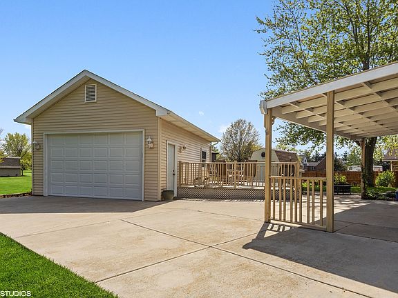 4th image of 1508 Illini Dr