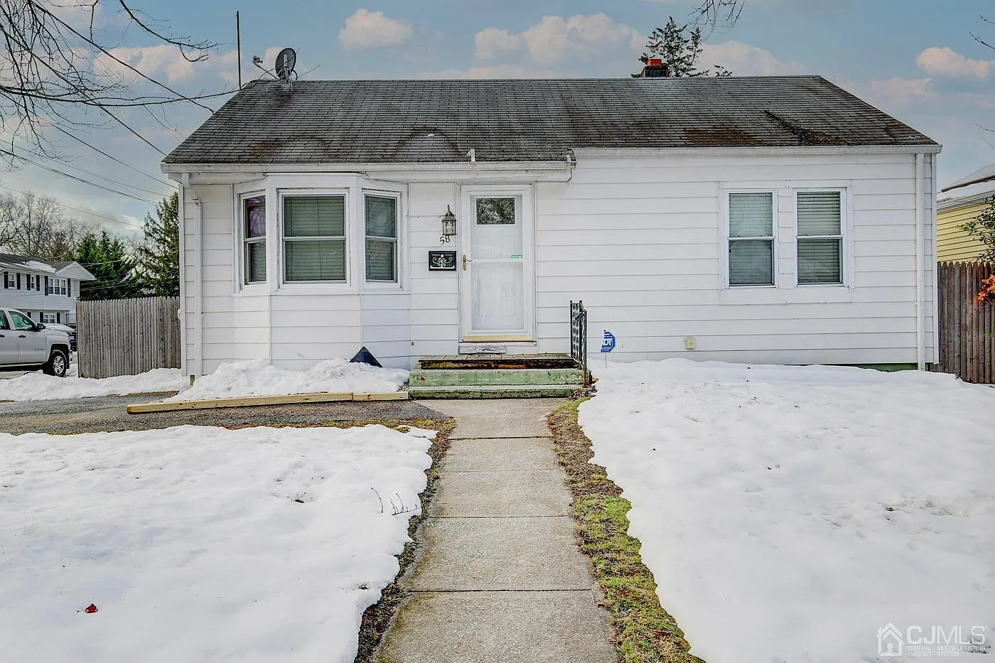 58 Fernhead Ave photo 1