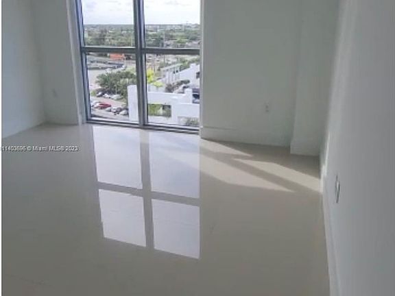 3rd image of 17301 Biscayne Blvd APT 1002