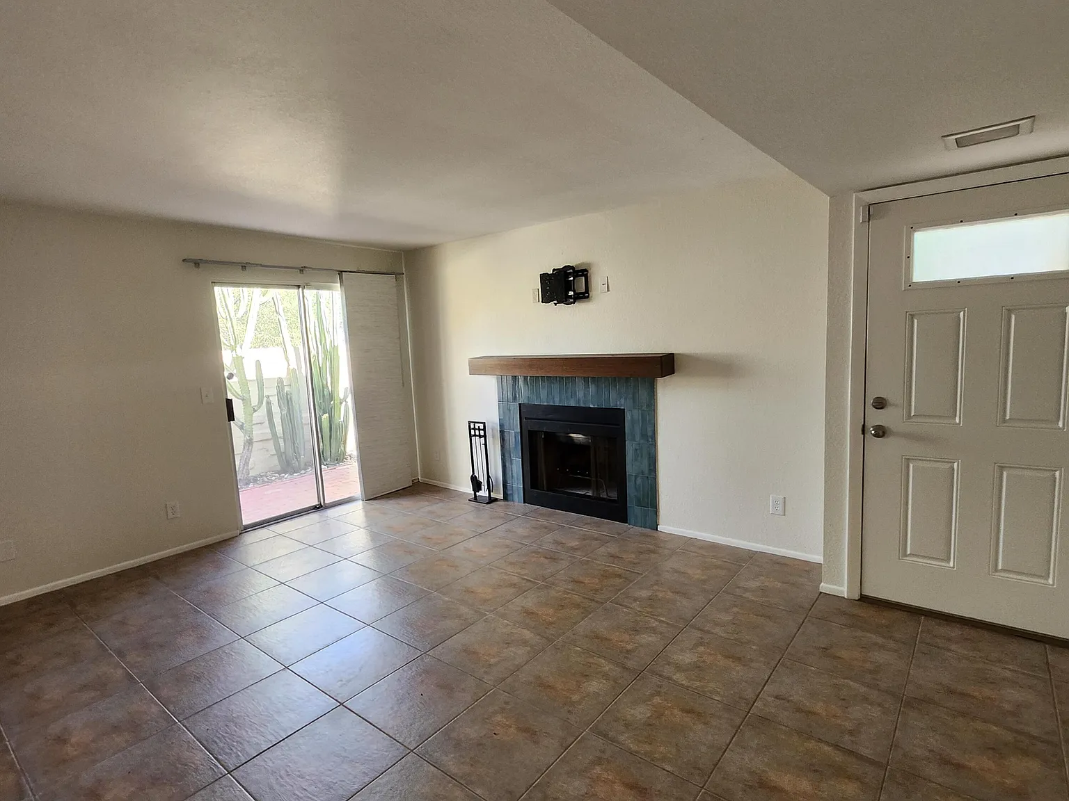 2 bed, 2.0 bath, 1011 sqft, $1,595 — Photo 3