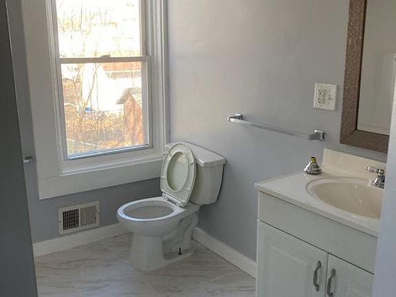 4th image of 105 Prospect Ave