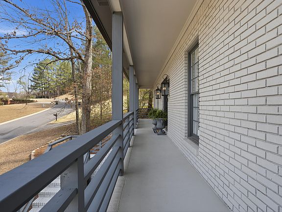3rd image of 4004 Stonehaven Cir