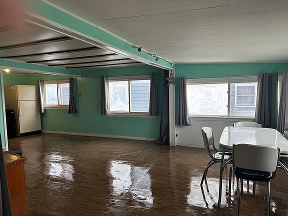 5th image of 438 N Shore Dr