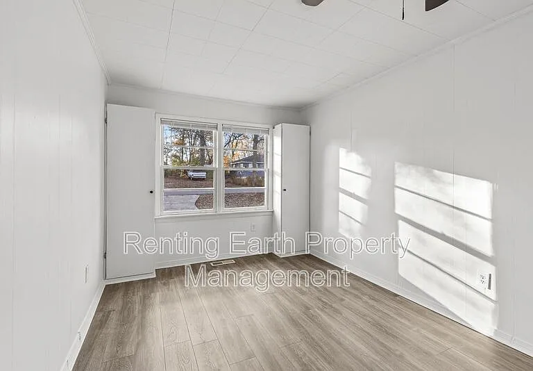 2321 4th St NE — Photo 11