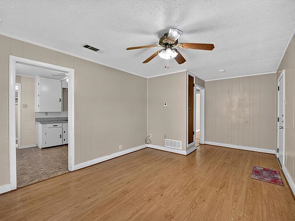 3rd image of 4450 Percy St