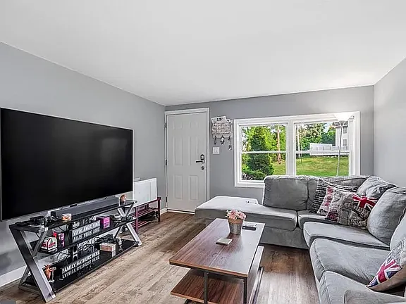 2 bed, 960 sqft, $2,375 — Photo 2