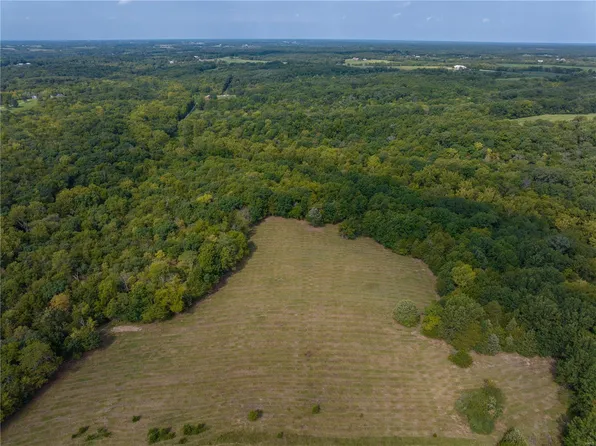 20 Acorn Ln, Elsberry, MO 63343