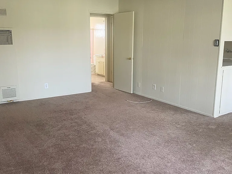 12405 Weddington St #16 — Photo 2