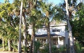 1st image of 811 Magnolia St