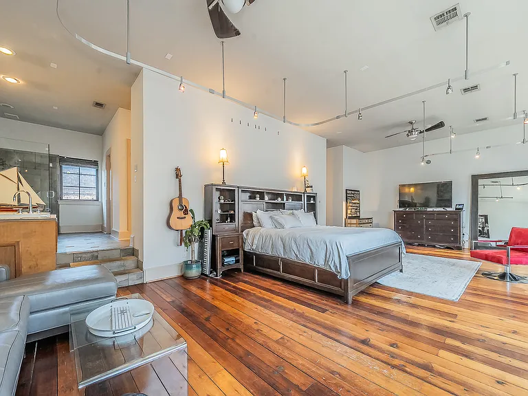 3911 Gilbert Ave #G — Photo 22