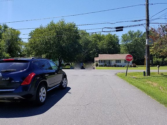 4th image of 4 Hillcrest Dr