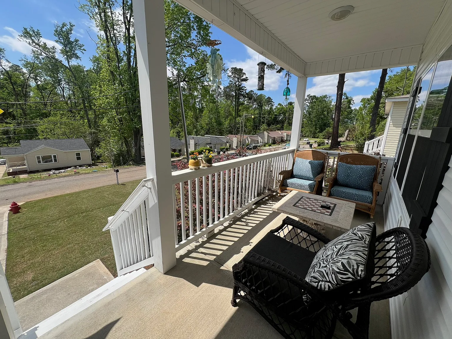 3 bed, 2.5 bath, 1472 sqft, $2,200 — Photo 2