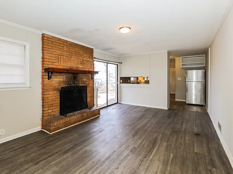 4775 Ben Hill Rd — Photo 3