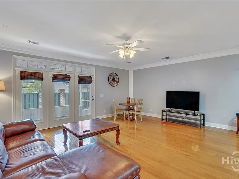124 Ventura Pl — Photo 17