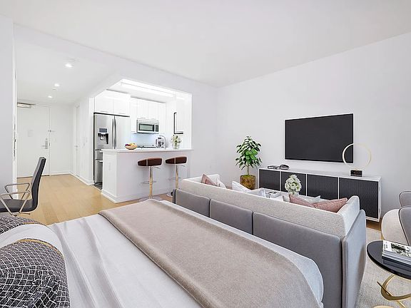 4th image of 227 W 77th St APT 12C