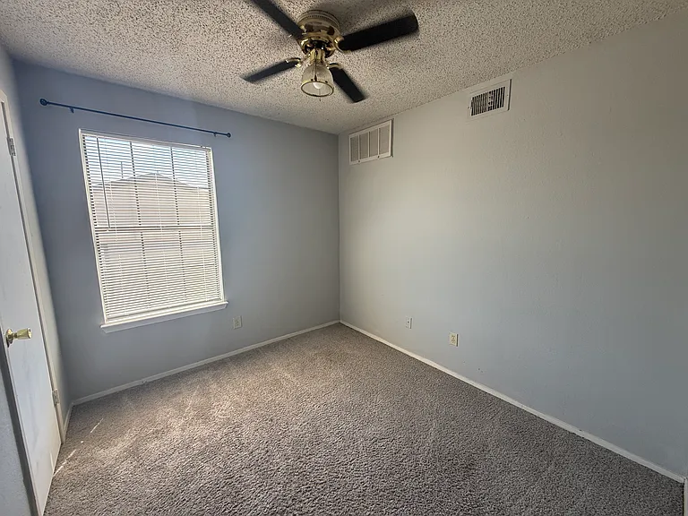 732 W Collins St — Photo 11