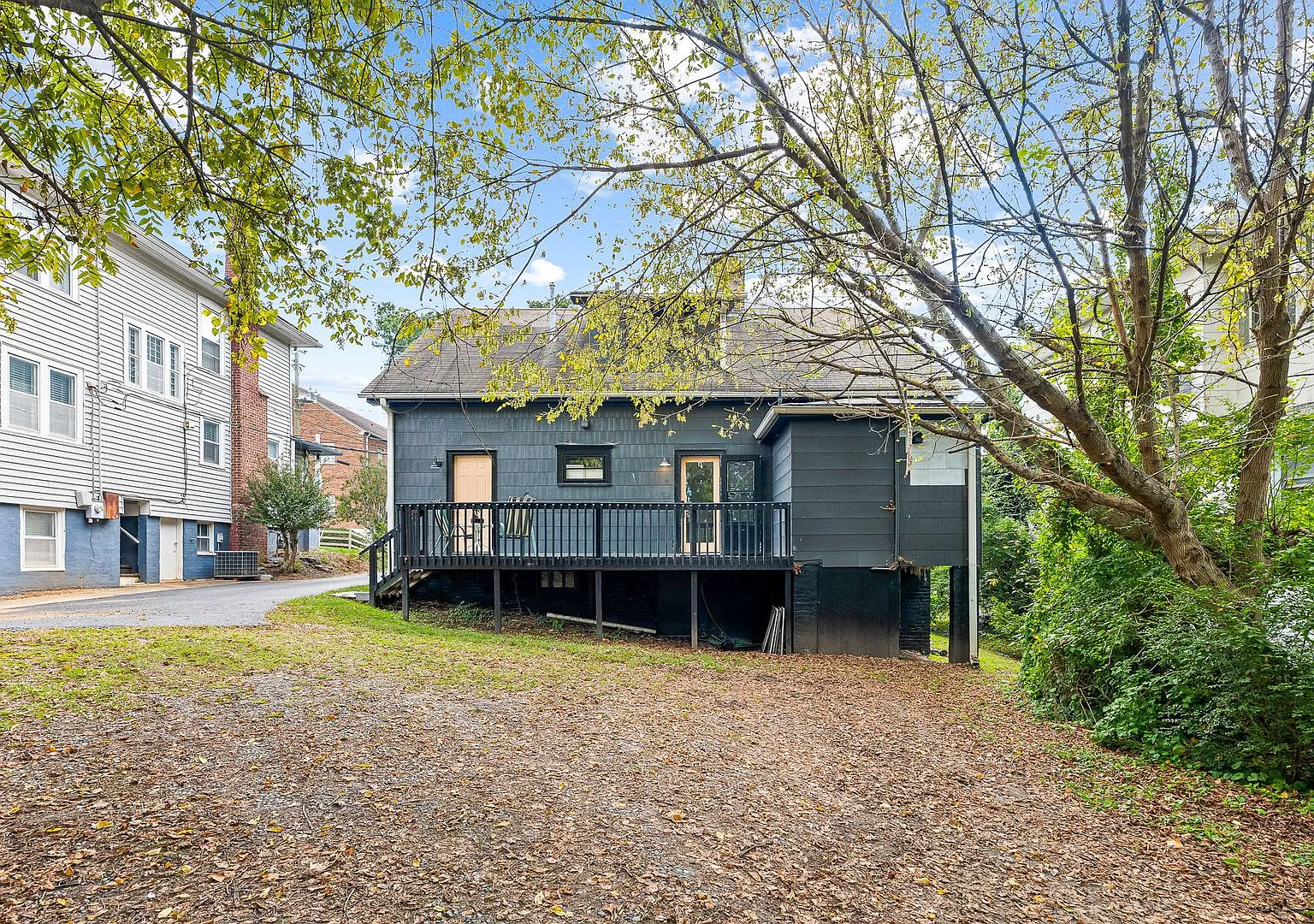 409 W 1st St — Photo 4