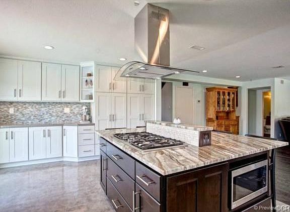 Tons of Cabinet Spaces