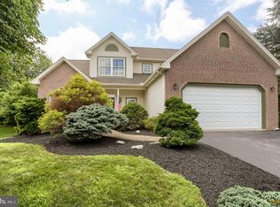 14 N Pin Oak Dr, Boiling Springs, PA 17007