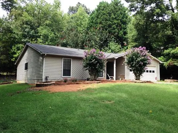 9500 Rainbow Forest Dr, Charlotte, NC 28277