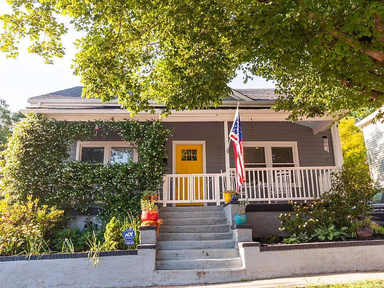 533 E Martin St — Photo 1