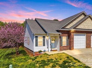 1662 Golden Cedar Ln, Newton, NC 28658