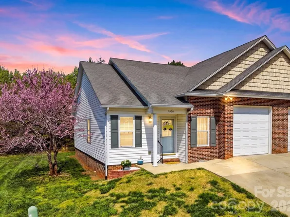 1662 Golden Cedar Ln, Newton, NC 28658