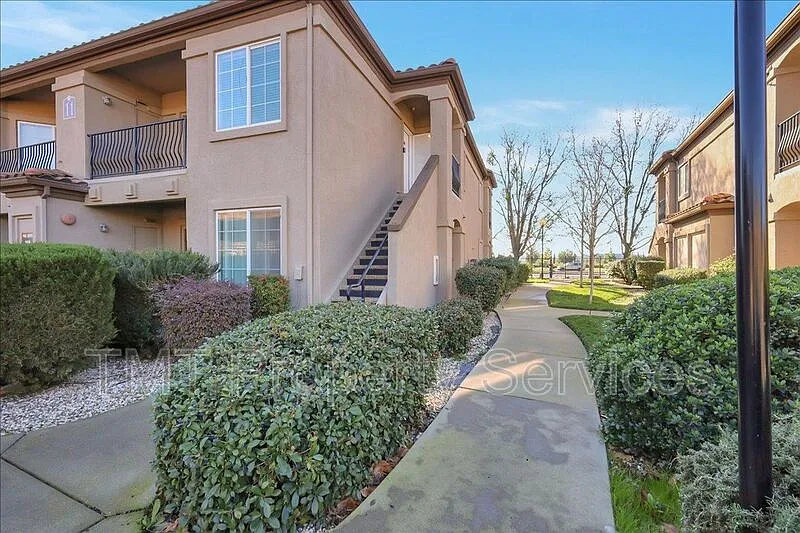 Building Photo - 4200 E Commerce Way #1012