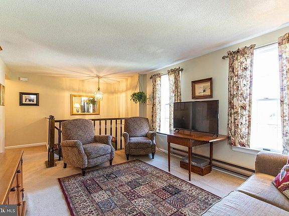 4th image of 218 Melissa Dr
