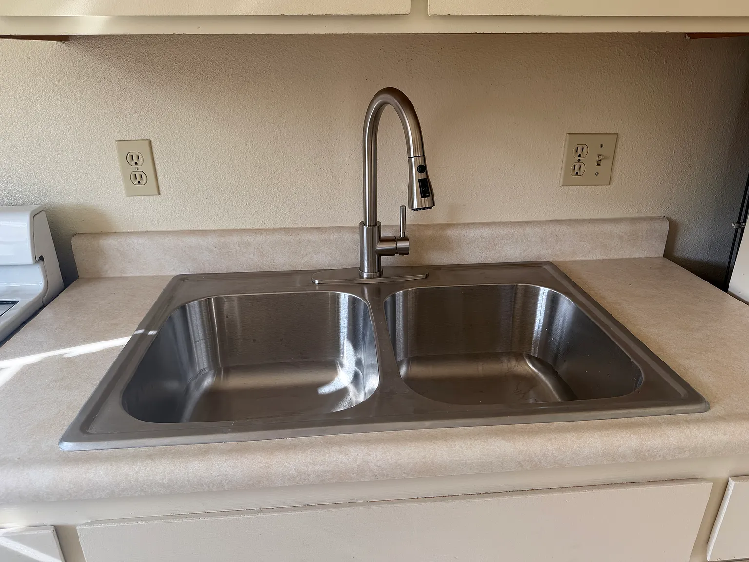 1 bed, 1.5 bath, 850 sqft, $2,495 — Photo 3