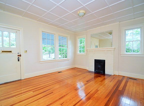 4th image of 127 Marion St NE