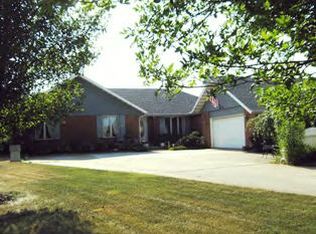 16 Everett Dr, Bismarck, IL 61814