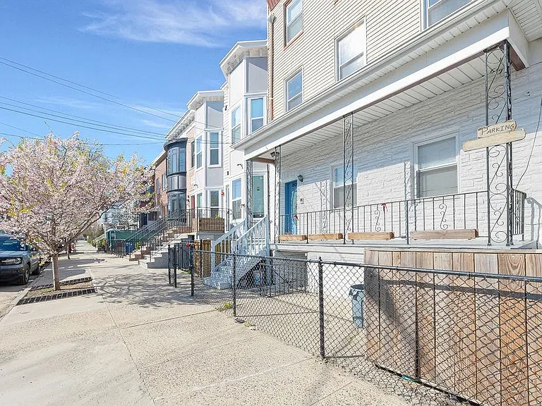80 Ferry St #2 — Photo 24