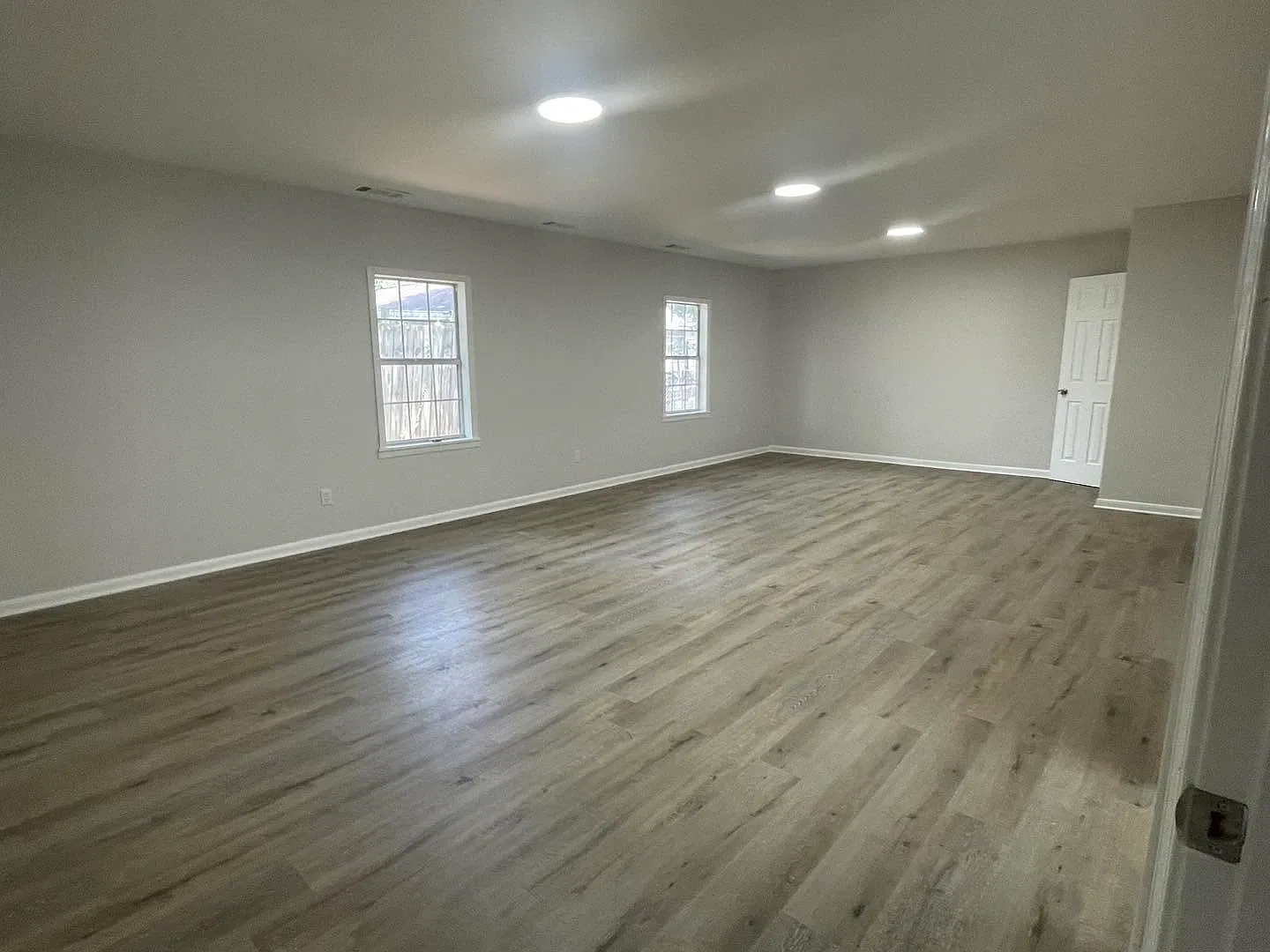 5 bed, 1247 sqft, $1,600 — Photo 3