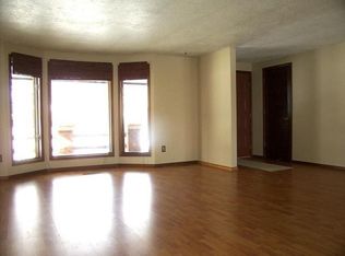 552 Van Caster Dr, Green Bay, WI 54311